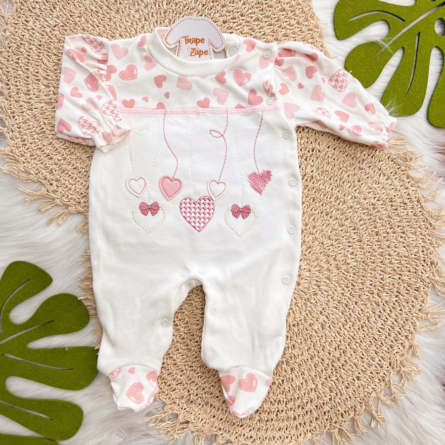 Macacão Malha Trape Zape - Corações de Ventrículos - Off White e Rose 